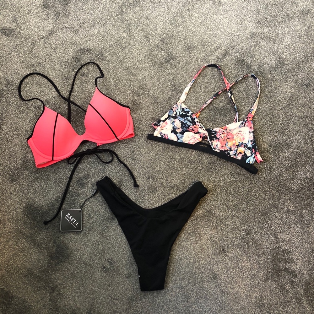 Lot of 3 swimwear
